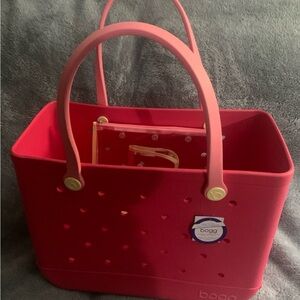New Large Limited Edition 2-tone pink Strawberry Açaí Original Bogg Bag.
